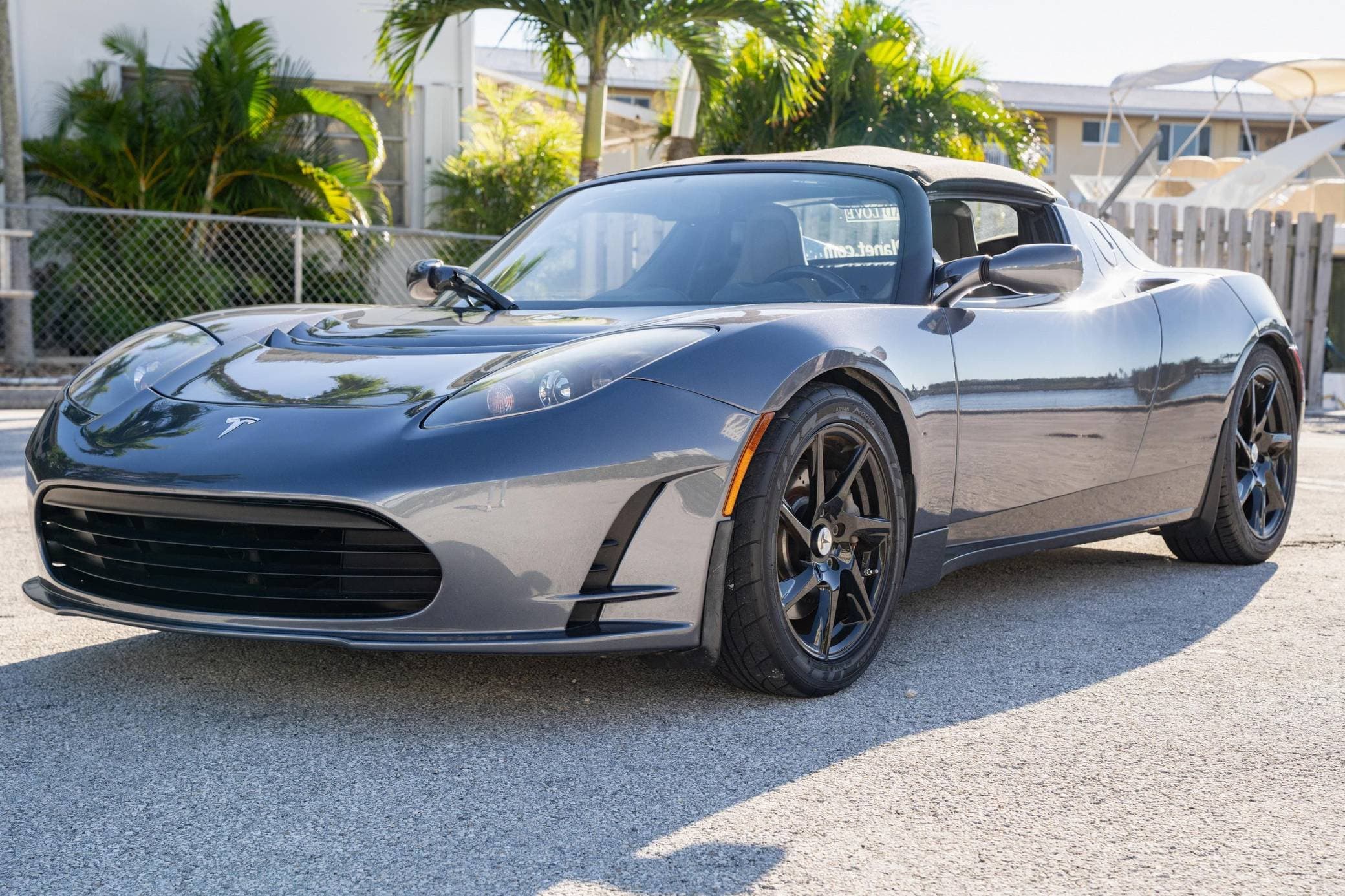 2011 Tesla Roadster sold for $52,000