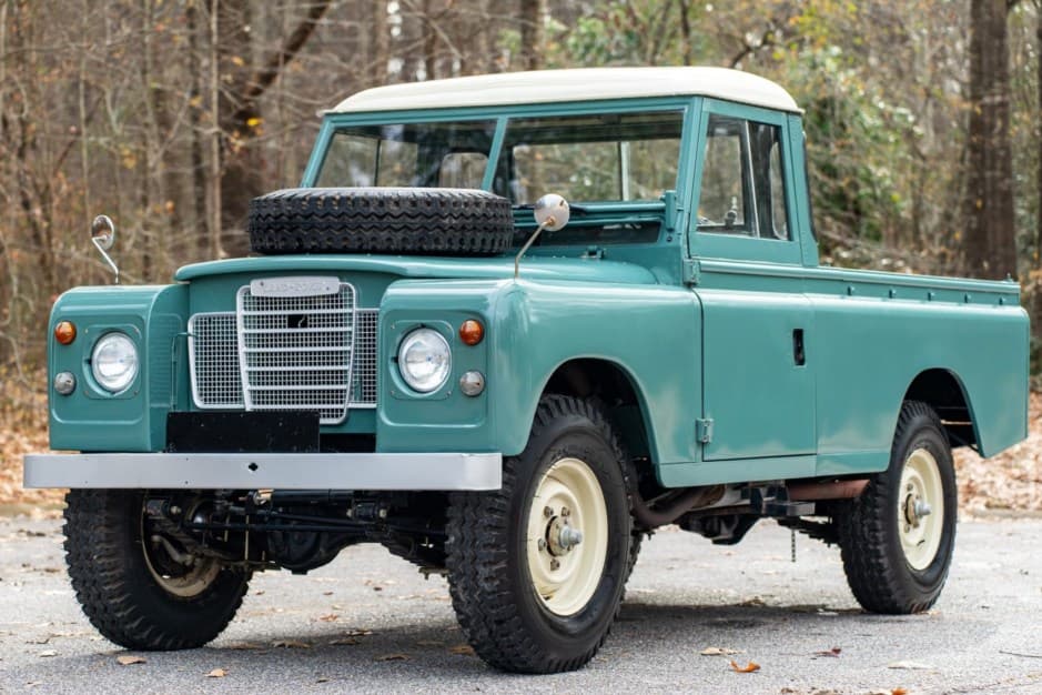 1973 Land Rover Series 109 sold for $16,250