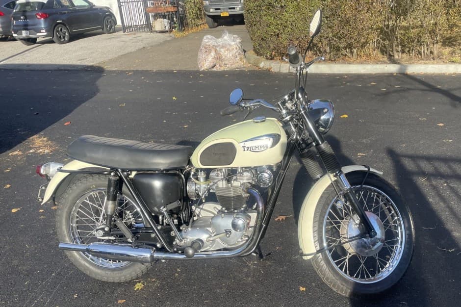 1967 Triumph Trophy sold for $4,100