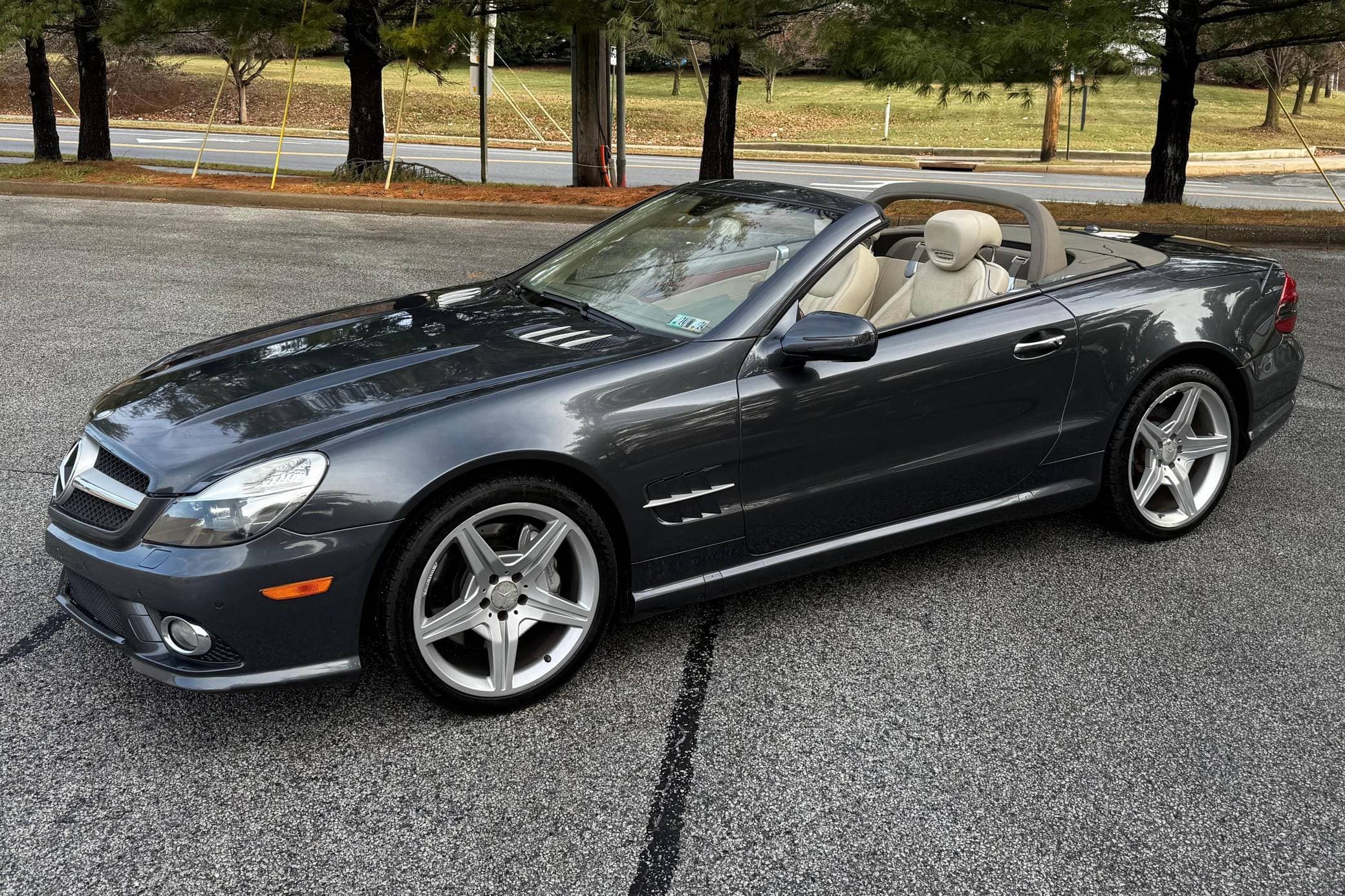 2011 Mercedes-Benz R230 SL sold for $15,000