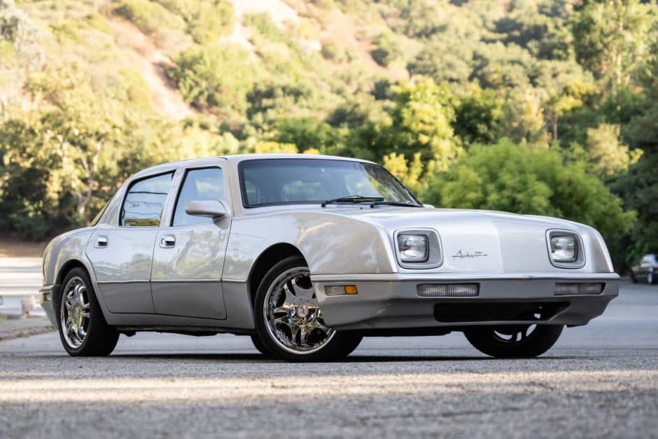 1990 Studebaker Avanti sold for $7,400