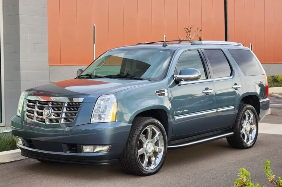 2008 Cadillac Escalade & EXT GMT900 (2007-2014) sold for $19,000