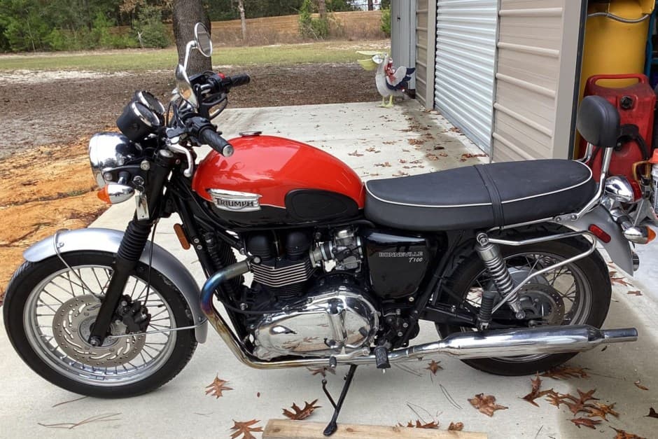 2015 Triumph New Bonneville (2000+) sold for $4,800