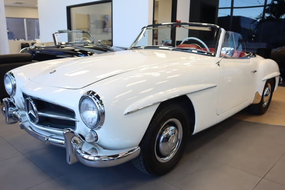 1957 Mercedes-Benz 190SL sold for $131,000