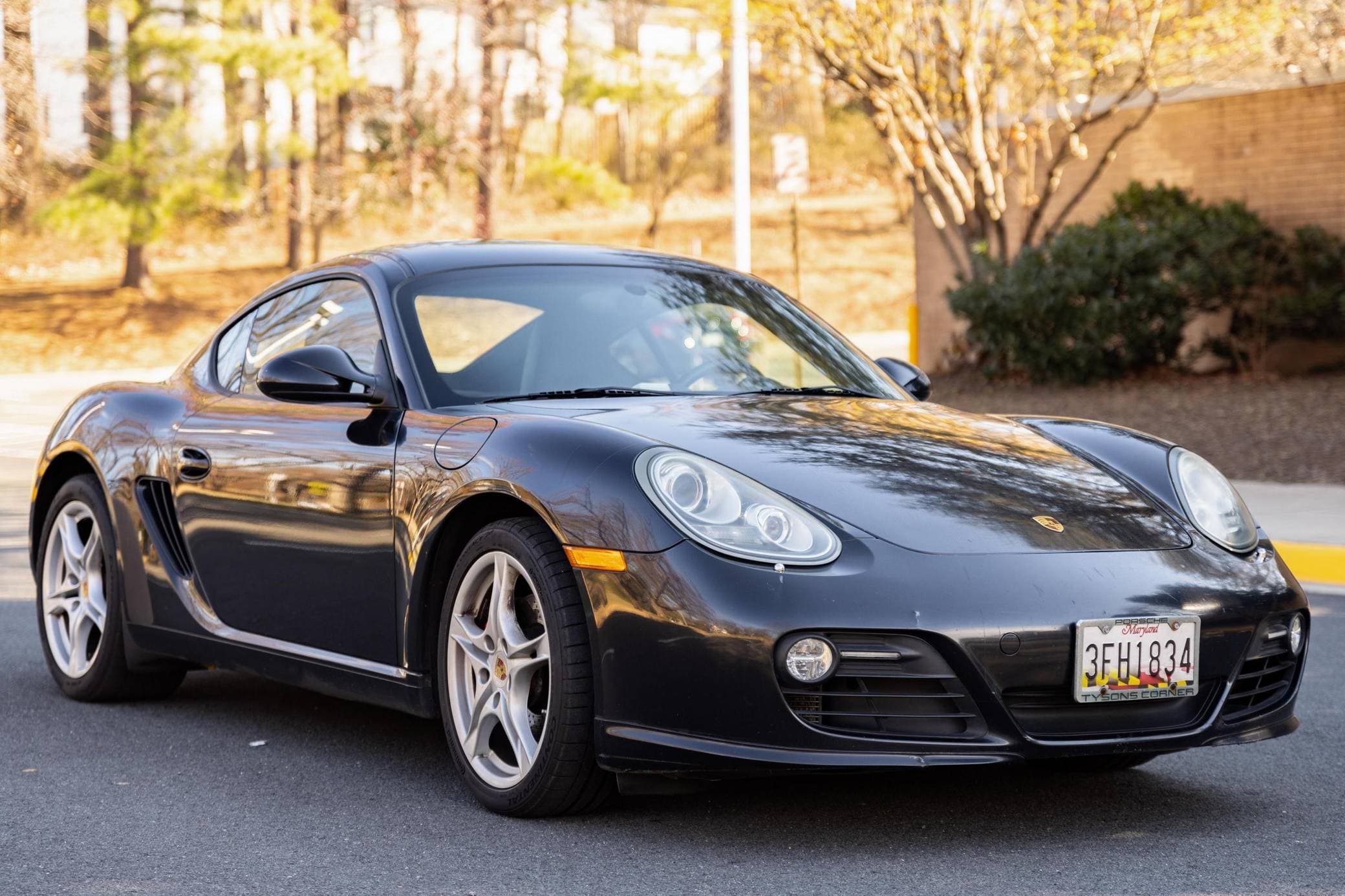 2010 Porsche 987 Cayman sold for $34,987