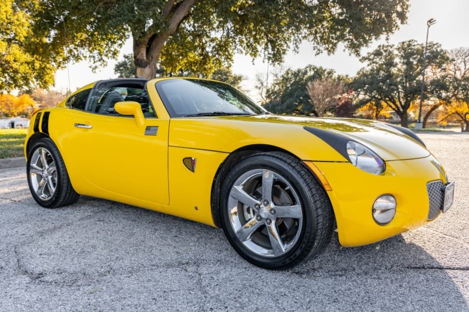 2009 Pontiac Solstice sold for $15,500
