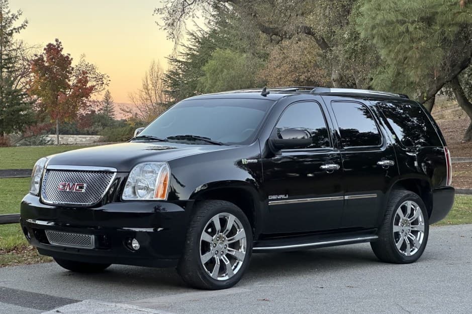 2012 GMC Yukon GMT900 sold for $15,650
