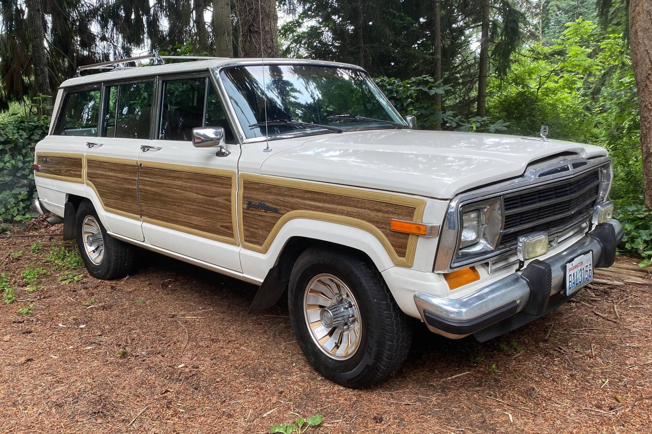 1987 Jeep Grand Wagoneer sold for $15,500