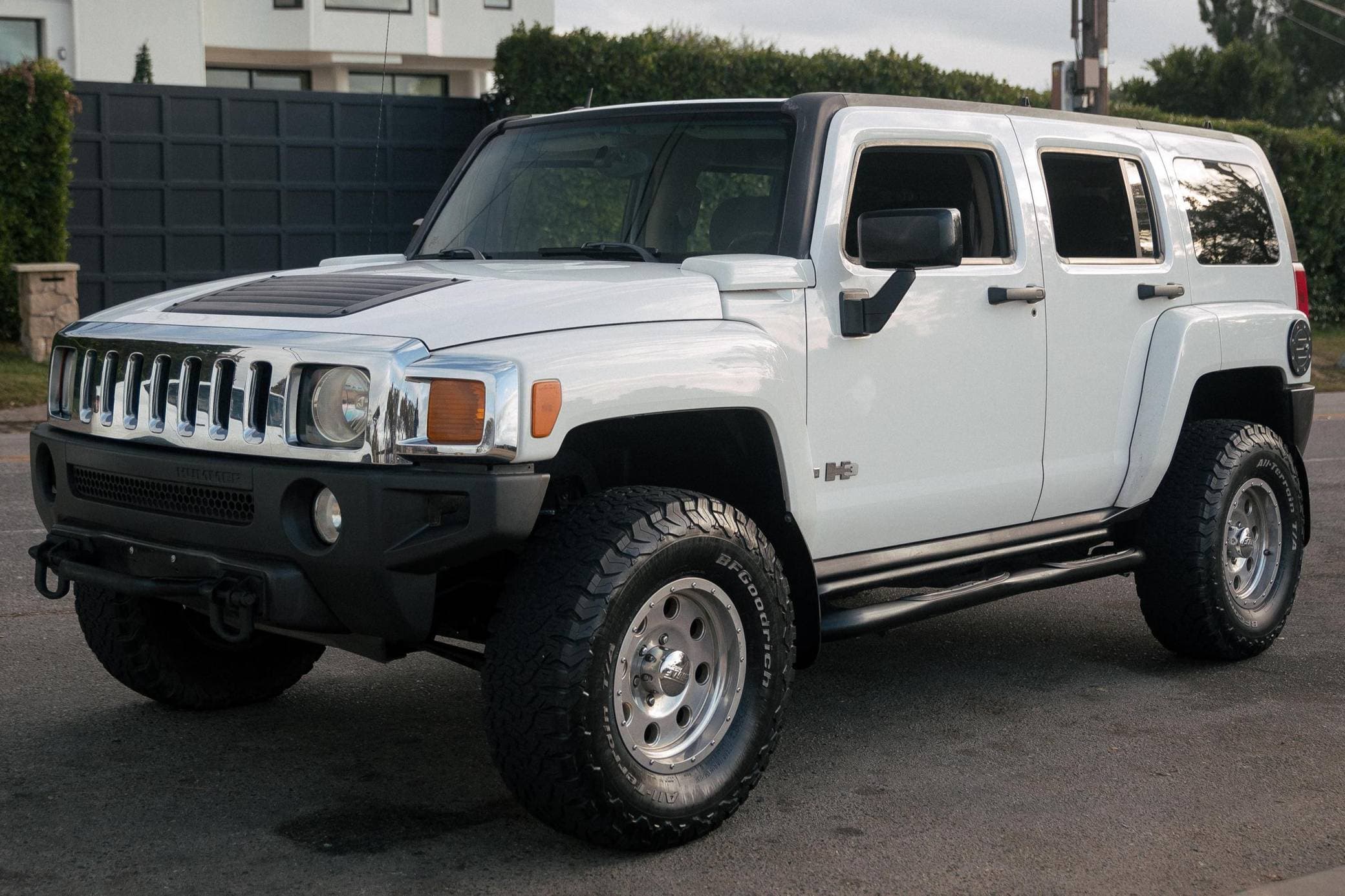 2006 Hummer H3 sold for $8,675