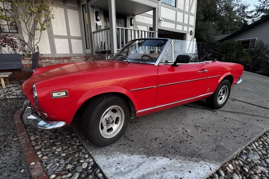1971 Fiat 124 Spider (1966-1985) sold for $17,500