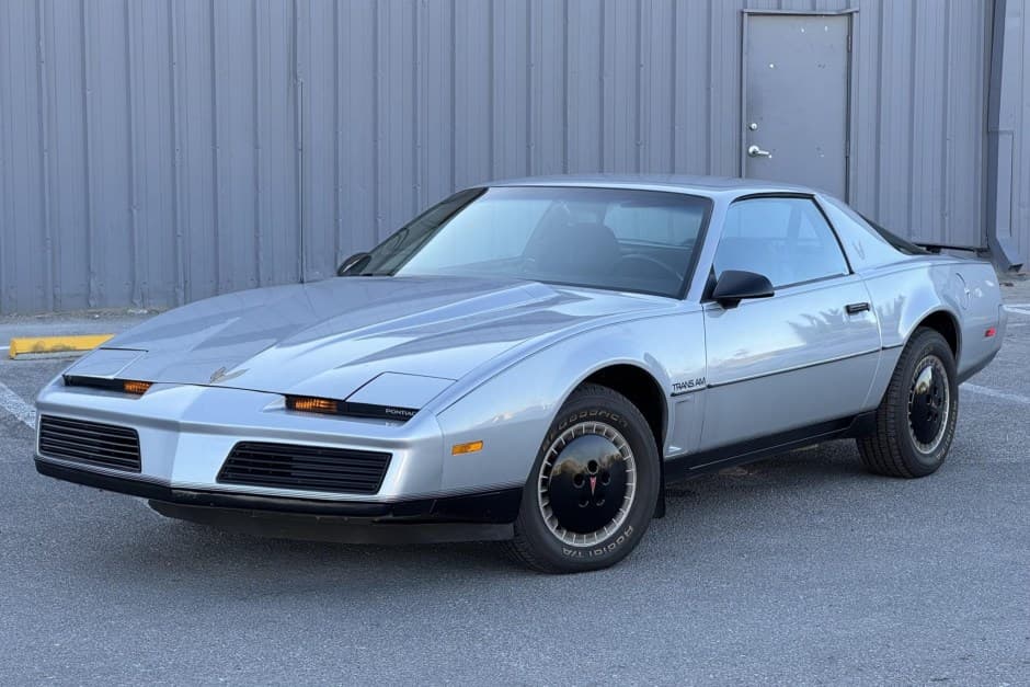 1982 Pontiac Firebird (1982-1992) sold for $11,927