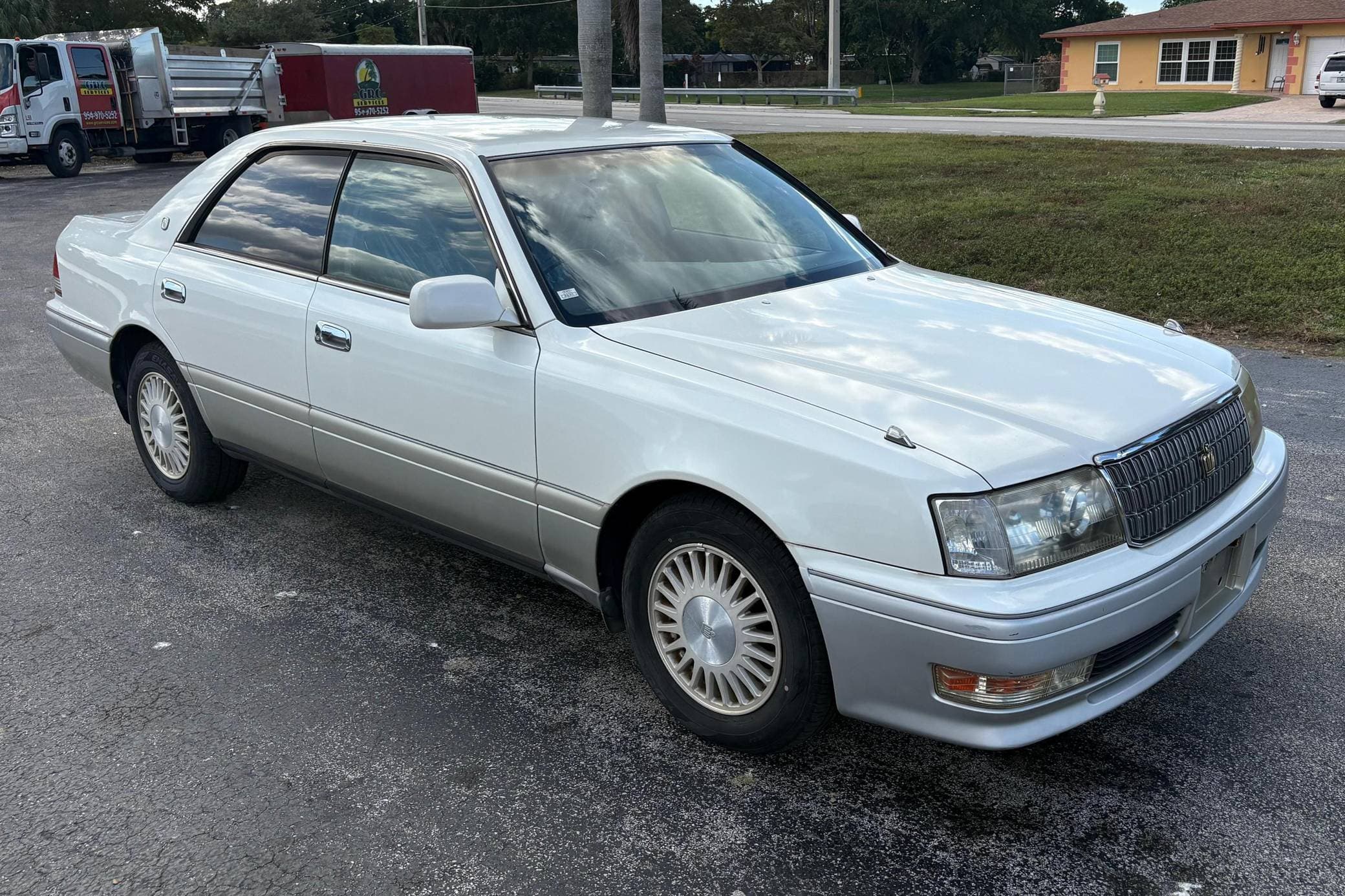 1999 Toyota Crown sold for $7,400