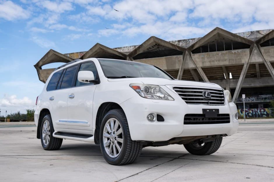 2010 Lexus LX570 sold for $17,305