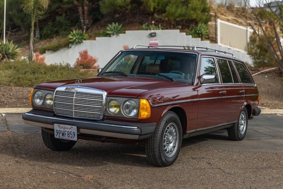 1983 Mercedes-Benz W123 sold for $13,000