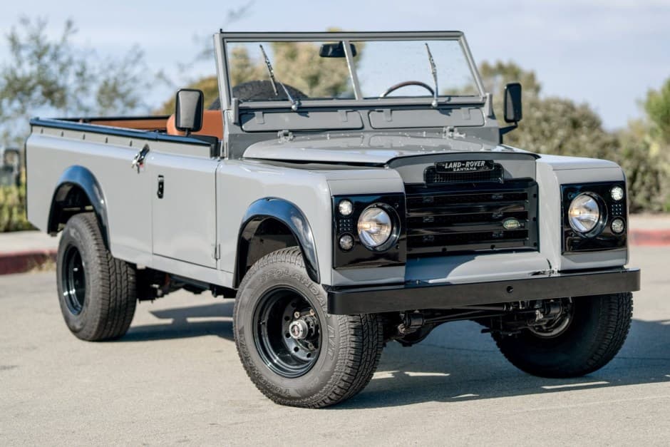1976 Land Rover Series 109 sold for $39,110