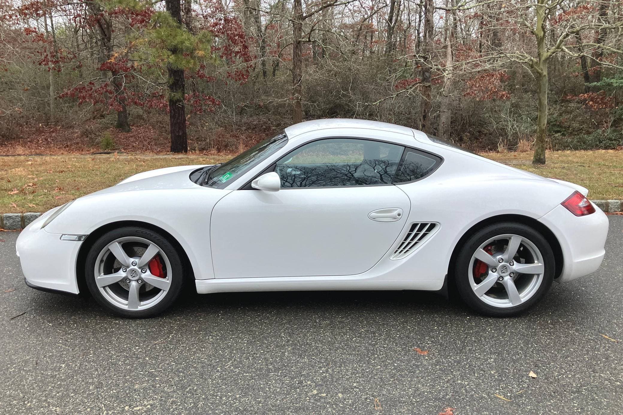 2006 Porsche 987 Cayman sold for $13,303