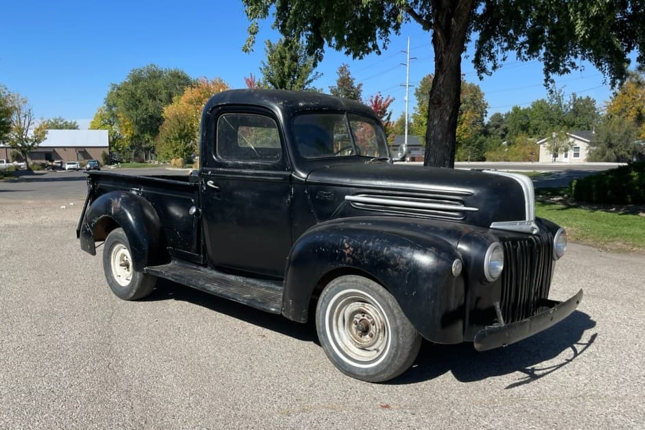 1946 Ford Pickup 1940-1947 sold for $5,600