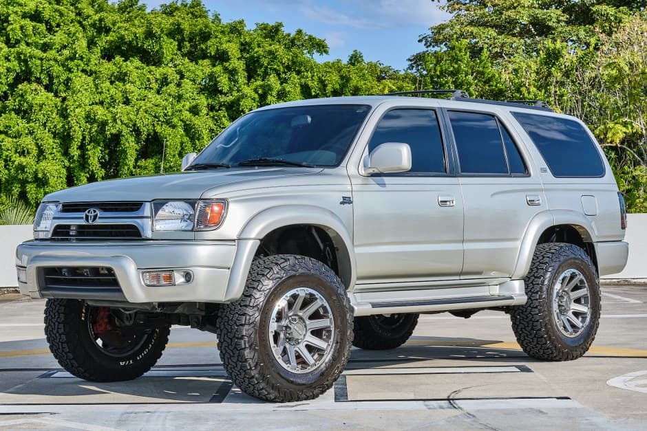 2001 Toyota 4Runner (N180) sold for $15,752