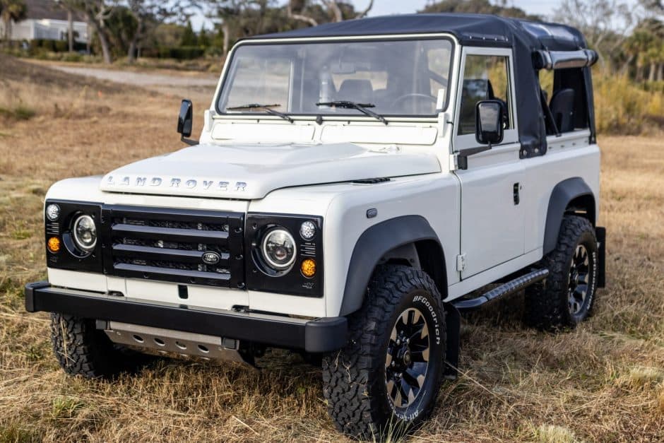 1995 Land Rover 90 / Defender 90 (Euro Spec) sold for $56,000