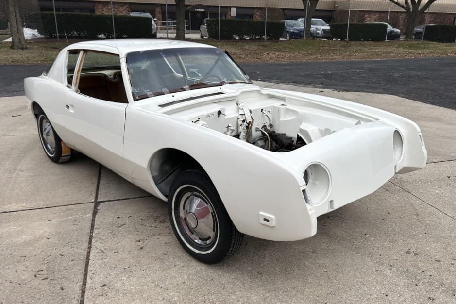 1963 Studebaker Avanti sold for $3,900