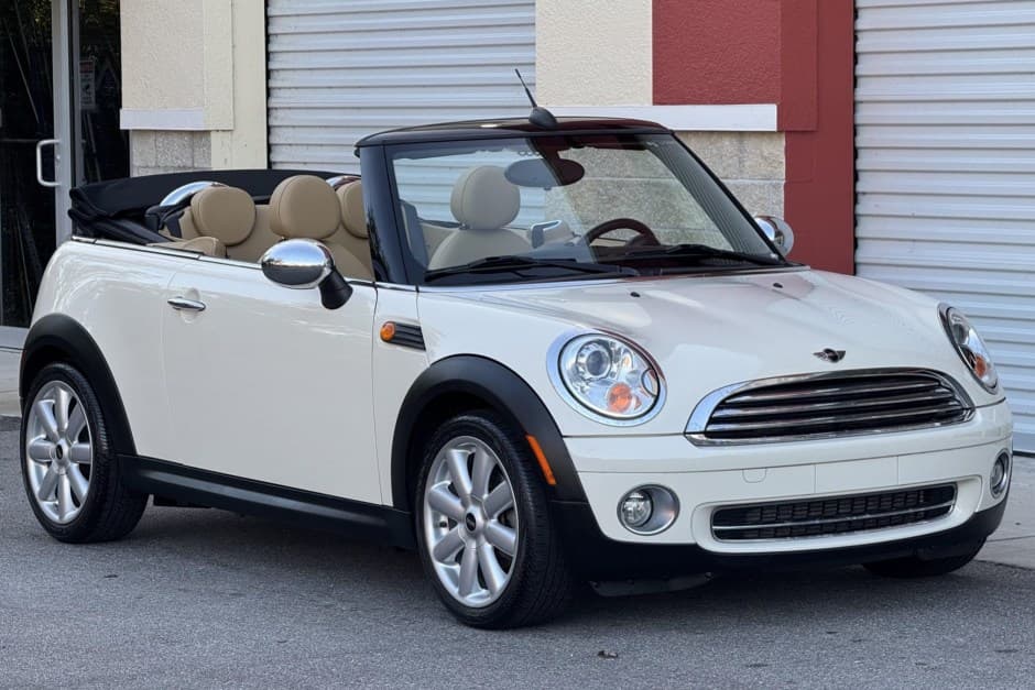 2009 Mini R57 Convertible sold for $18,550