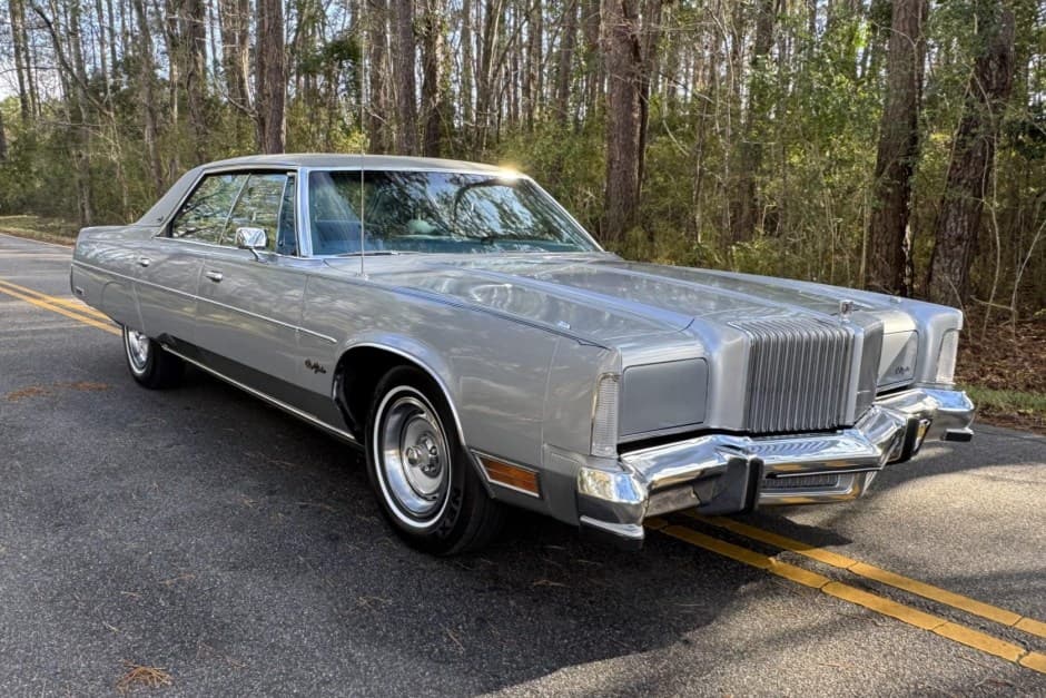 1977 Chrysler New Yorker sold for $19,500