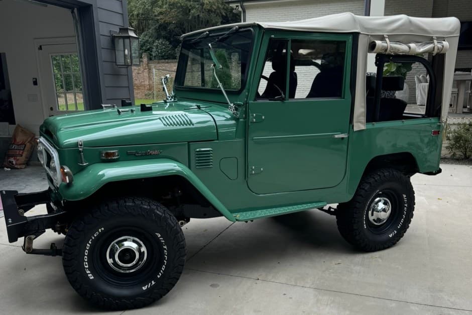 1974 Toyota Land Cruiser FJ40 sold for $37,000