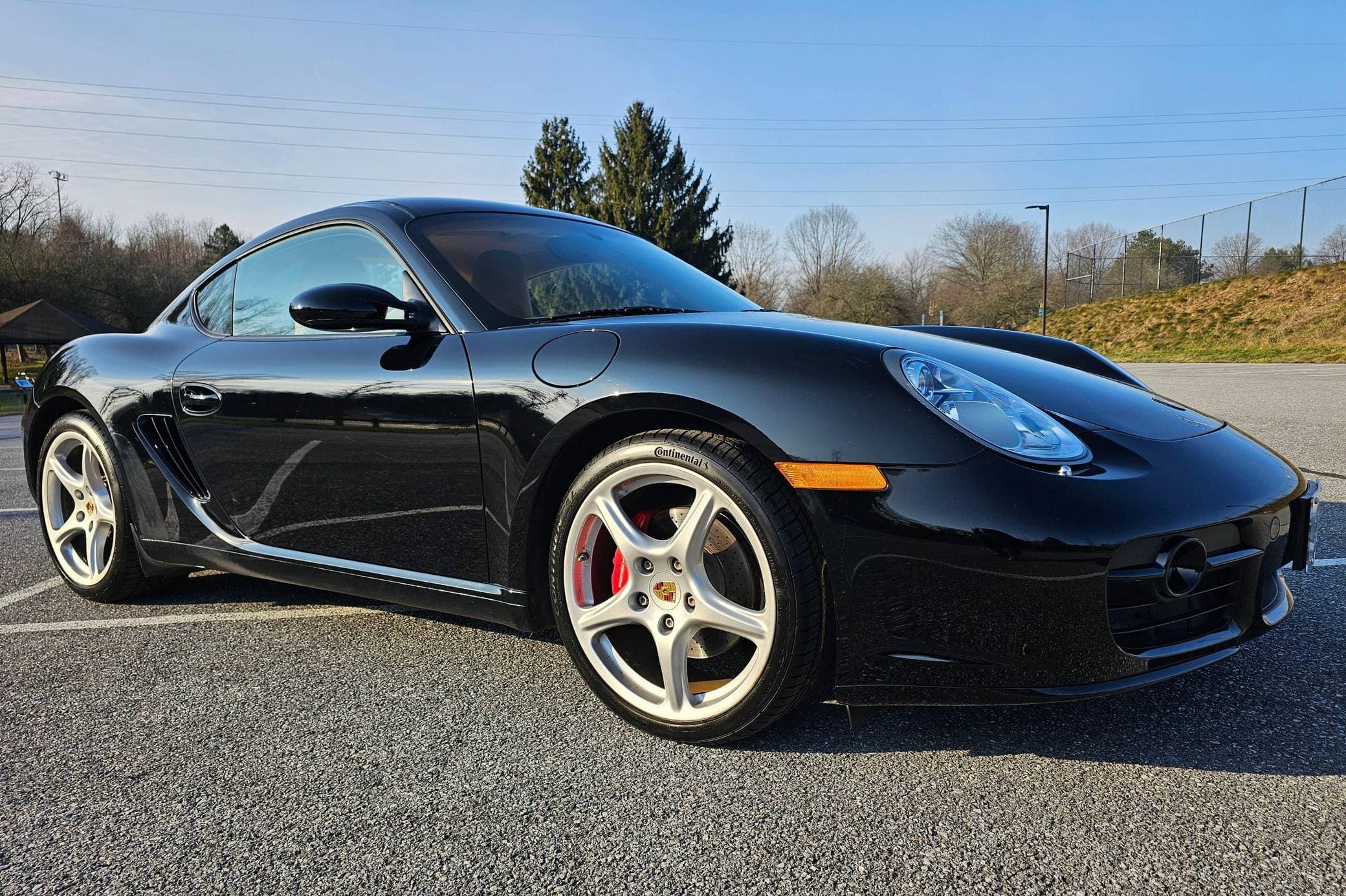 2007 Porsche 987 Cayman sold for $32,000