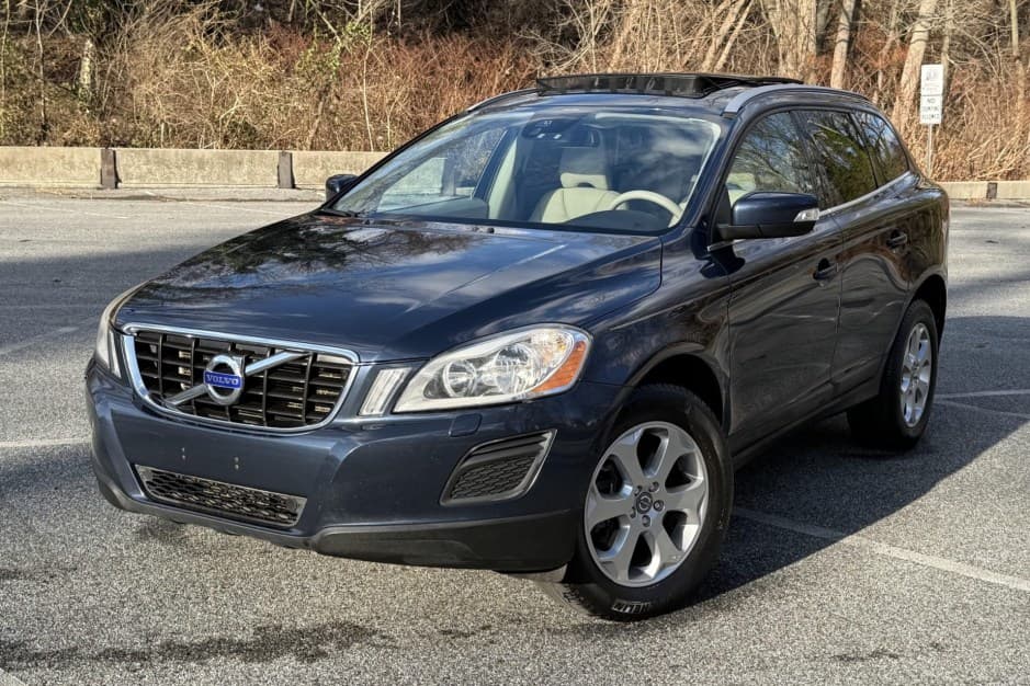 2013 Volvo  sold for $8,800
