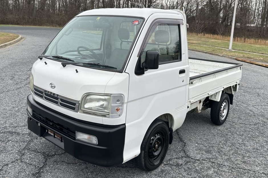 1999 Daihatsu Hijet sold for $5,800
