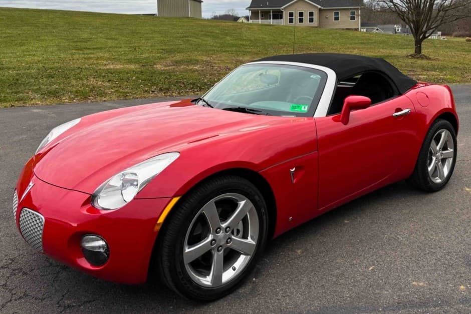 2008 Pontiac Solstice sold for $11,500