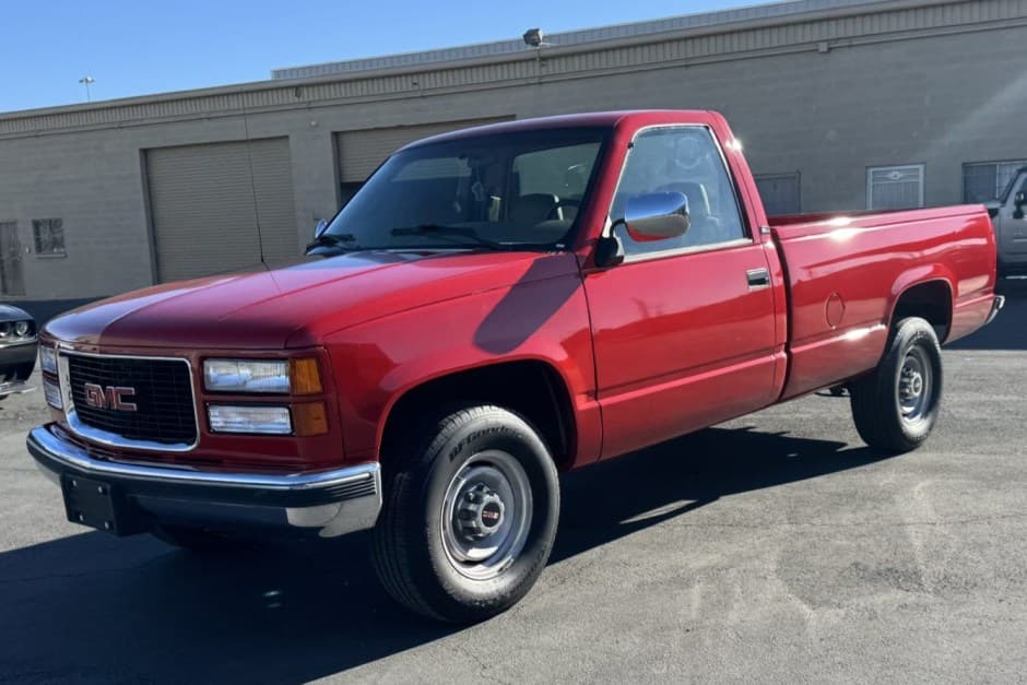 1995 GMC Sierra (GMT400 1988-2002) sold for $9,000