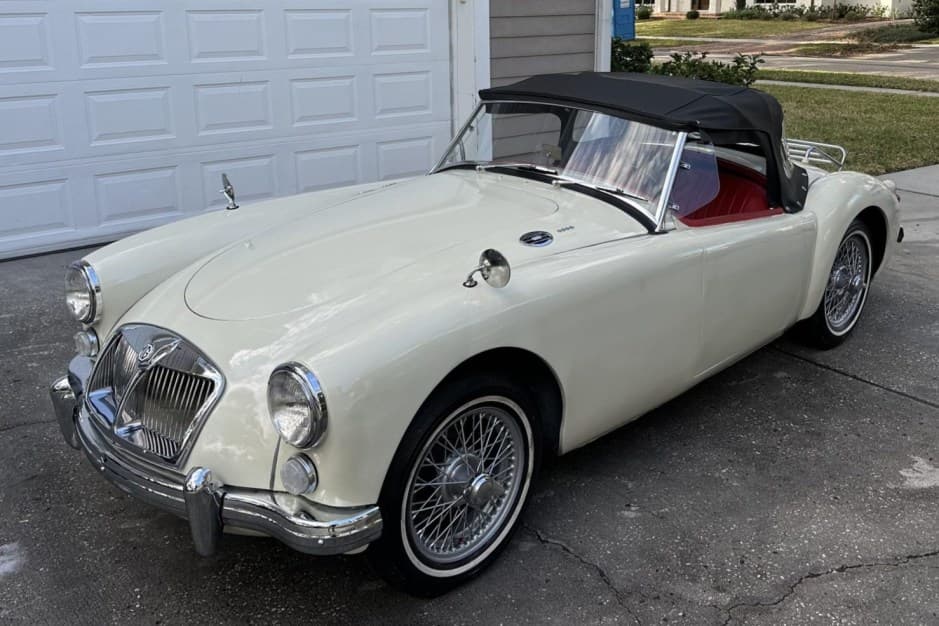 1960 MG MGA sold for $18,500