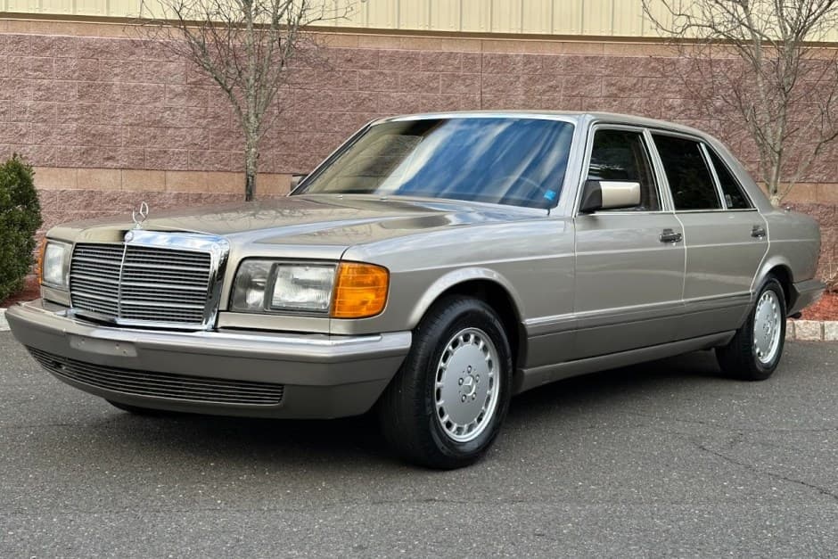 1987 Mercedes-Benz W126 S-Class sold for $23,500