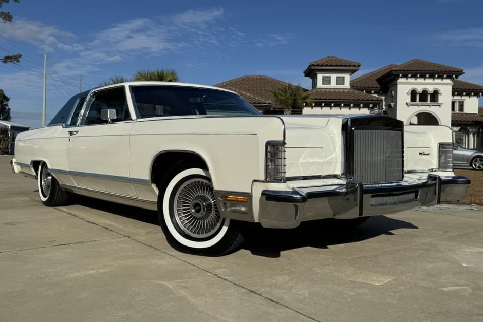1978 Lincoln Continental (1970-1979) sold for $14,000