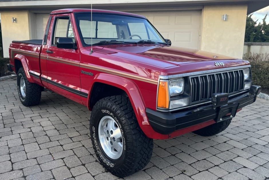 1989 Jeep Pickup sold for $13,100