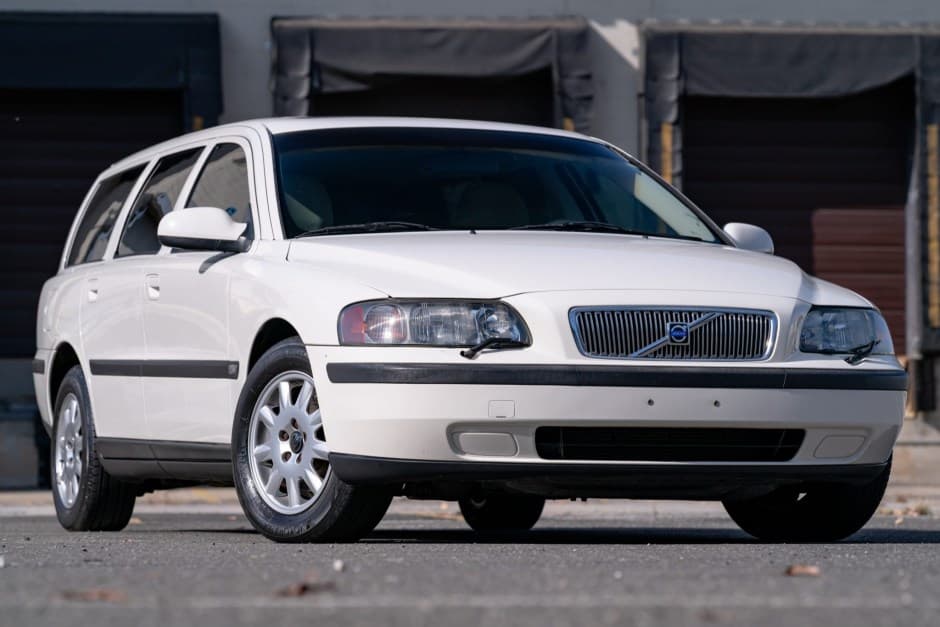 2001 Volvo V70 sold for $6,600