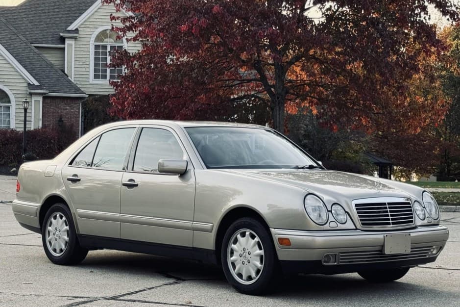 1999 Mercedes-Benz W210 E-Class sold for $8,800