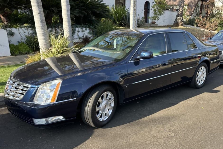 2009 Cadillac DTS sold for $9,200