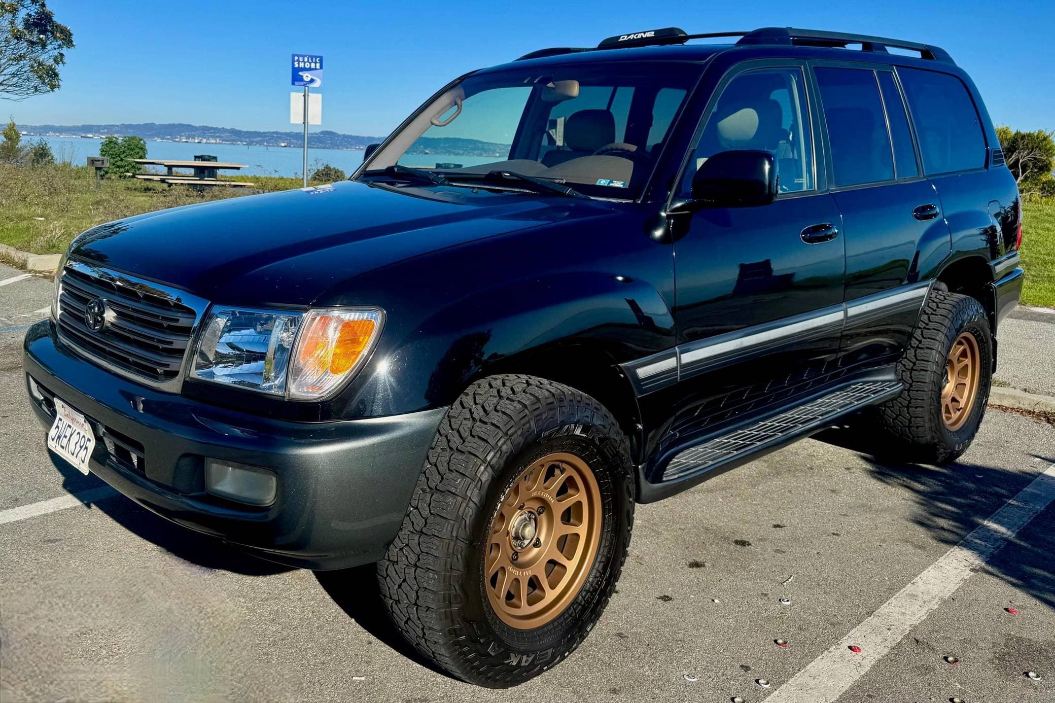 2004 Toyota Land Cruiser sold for $10,951