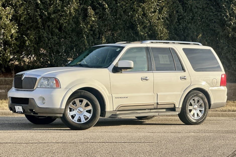 2004 Lincoln Navigator sold for $17,000