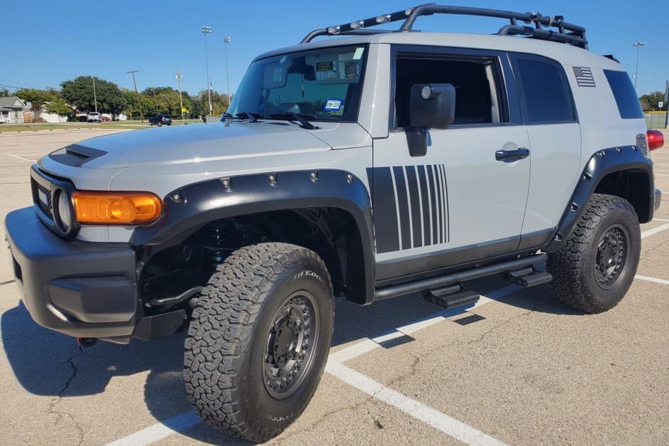 2013 Toyota FJ Cruiser sold for $33,500