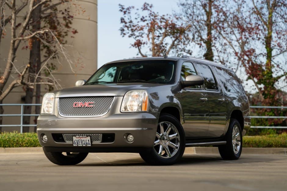2012 GMC Yukon GMT900 sold for $29,251