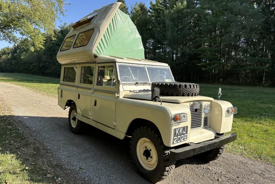 1967 Land Rover Series 109 sold for $15,000