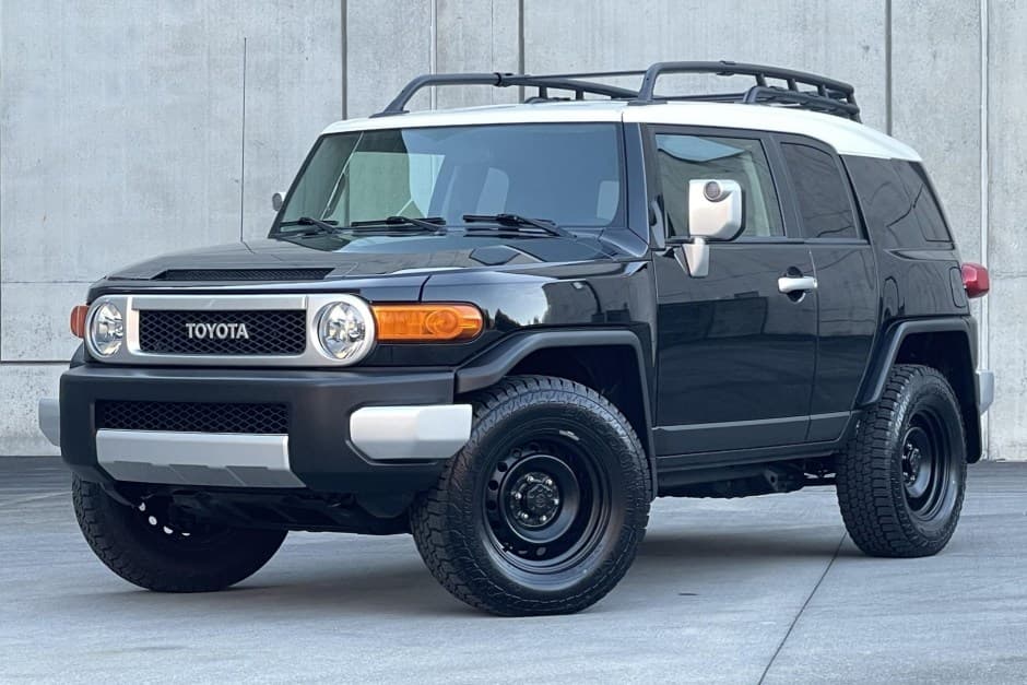 2007 Toyota FJ Cruiser sold for $17,250
