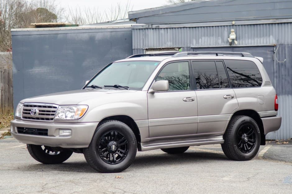 2006 Toyota Land Cruiser 100-Series sold for $8,900