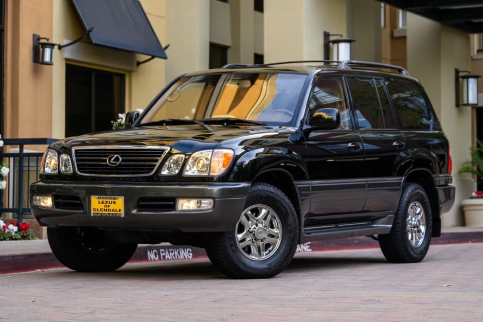 2001 Lexus LX470 sold for $42,750