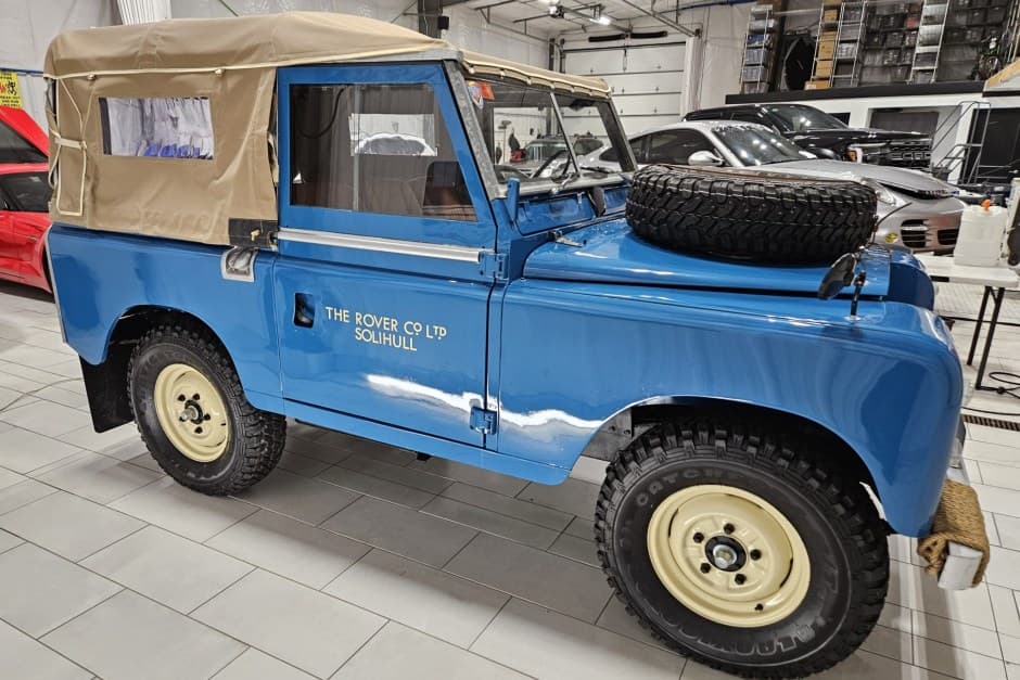 1973 Land Rover Series 88 sold for $14,750