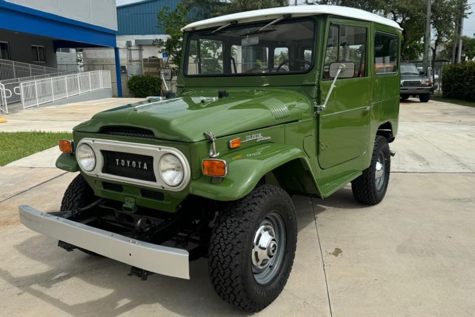 1970 Toyota Land Cruiser FJ40 sold for $25,957