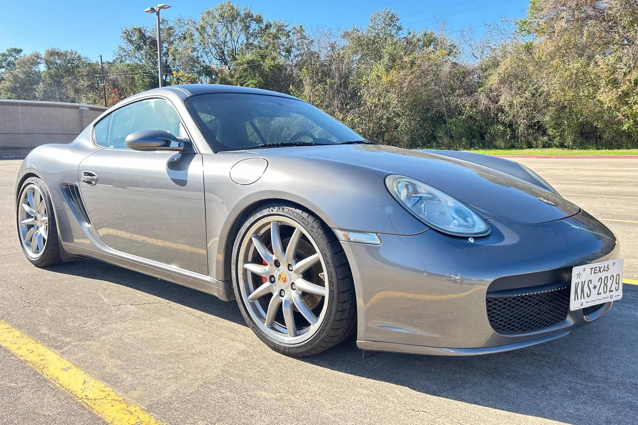 2007 Porsche 987 Cayman sold for $30,500